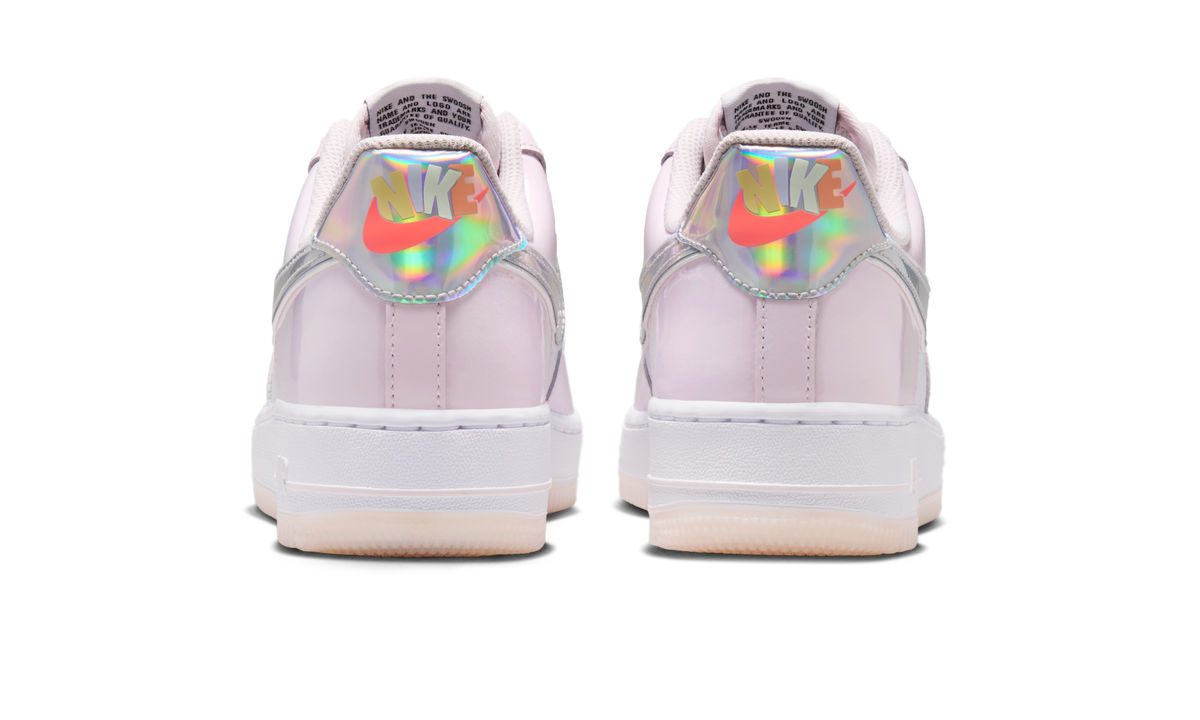 Overkicks - Nike Air Force 1 Low 07 Smiley Swoosh (IW7589-100) - detalle talón