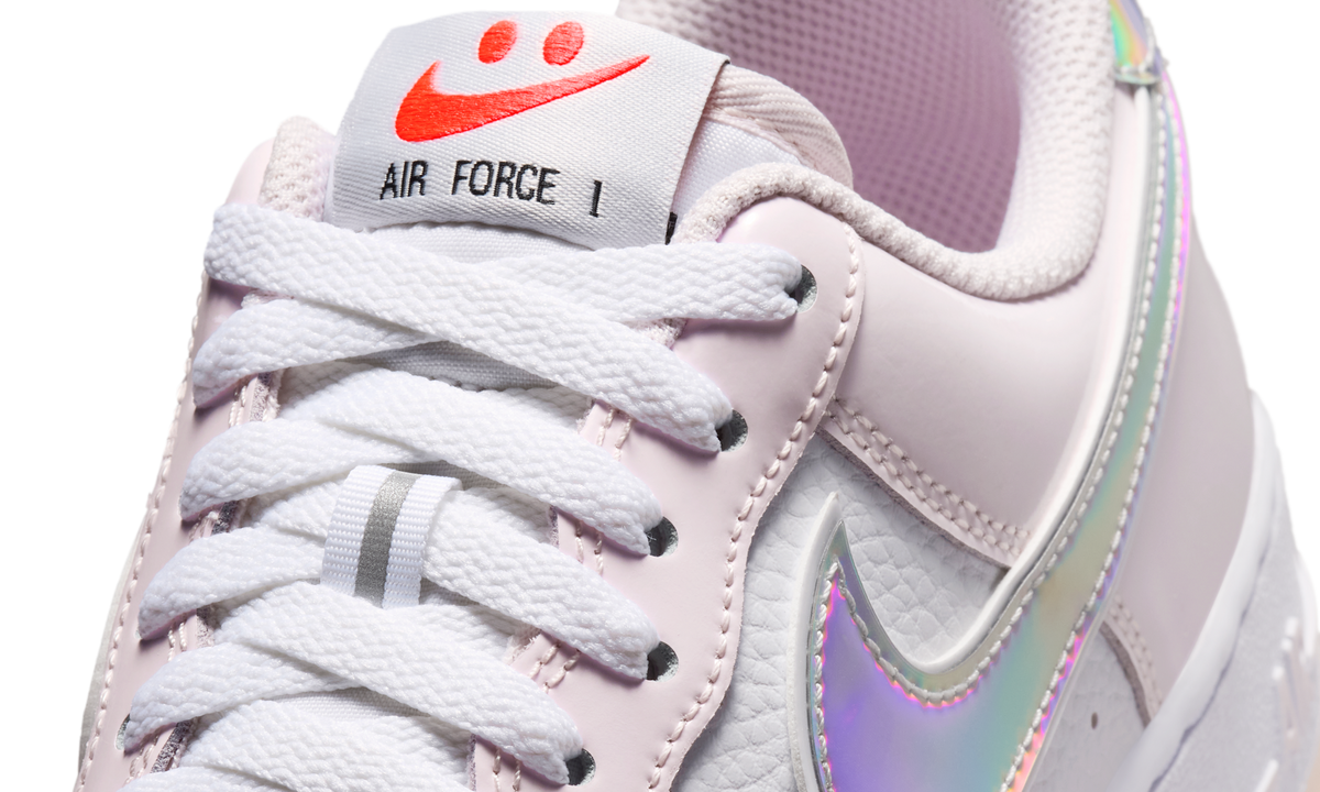 Overkicks - Nike Air Force 1 Low 07 Smiley Swoosh (IW7589-100) - detalle lateral interior