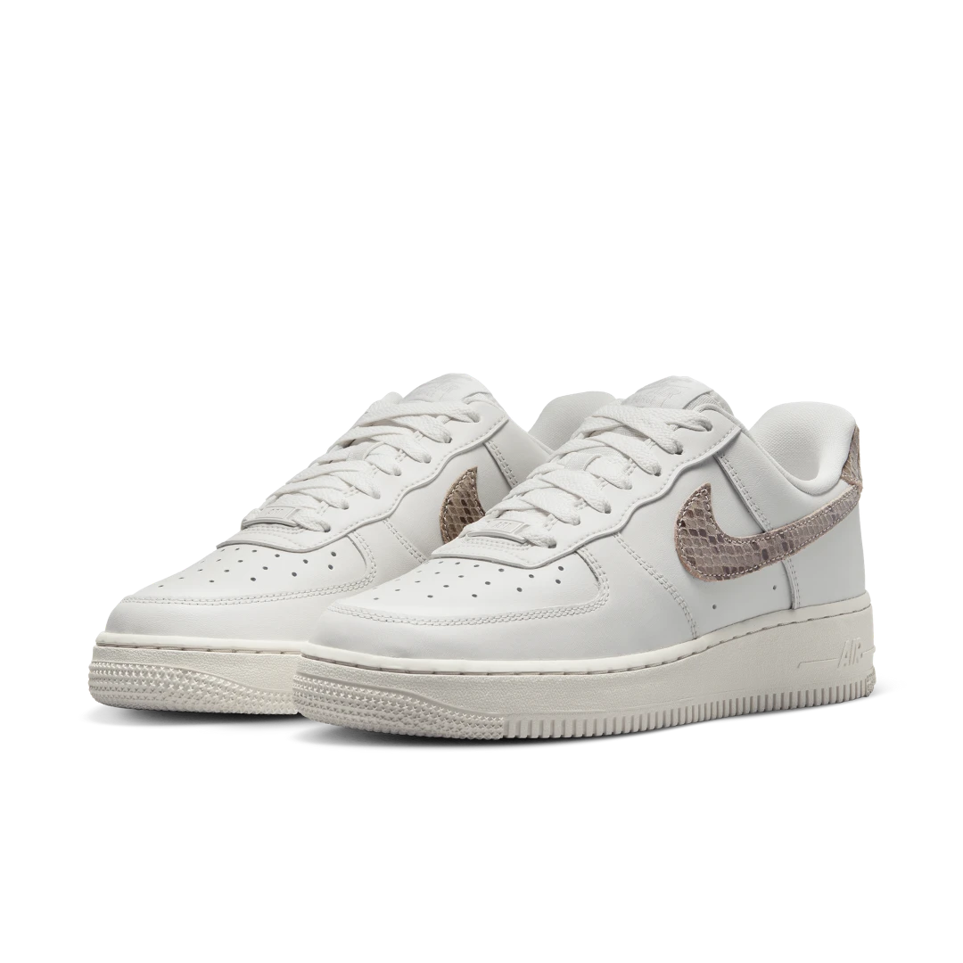 Overkicks - Nike Air Force 1 Low 07 Snakeskin Phantom (DD8959-002) - vista trasera