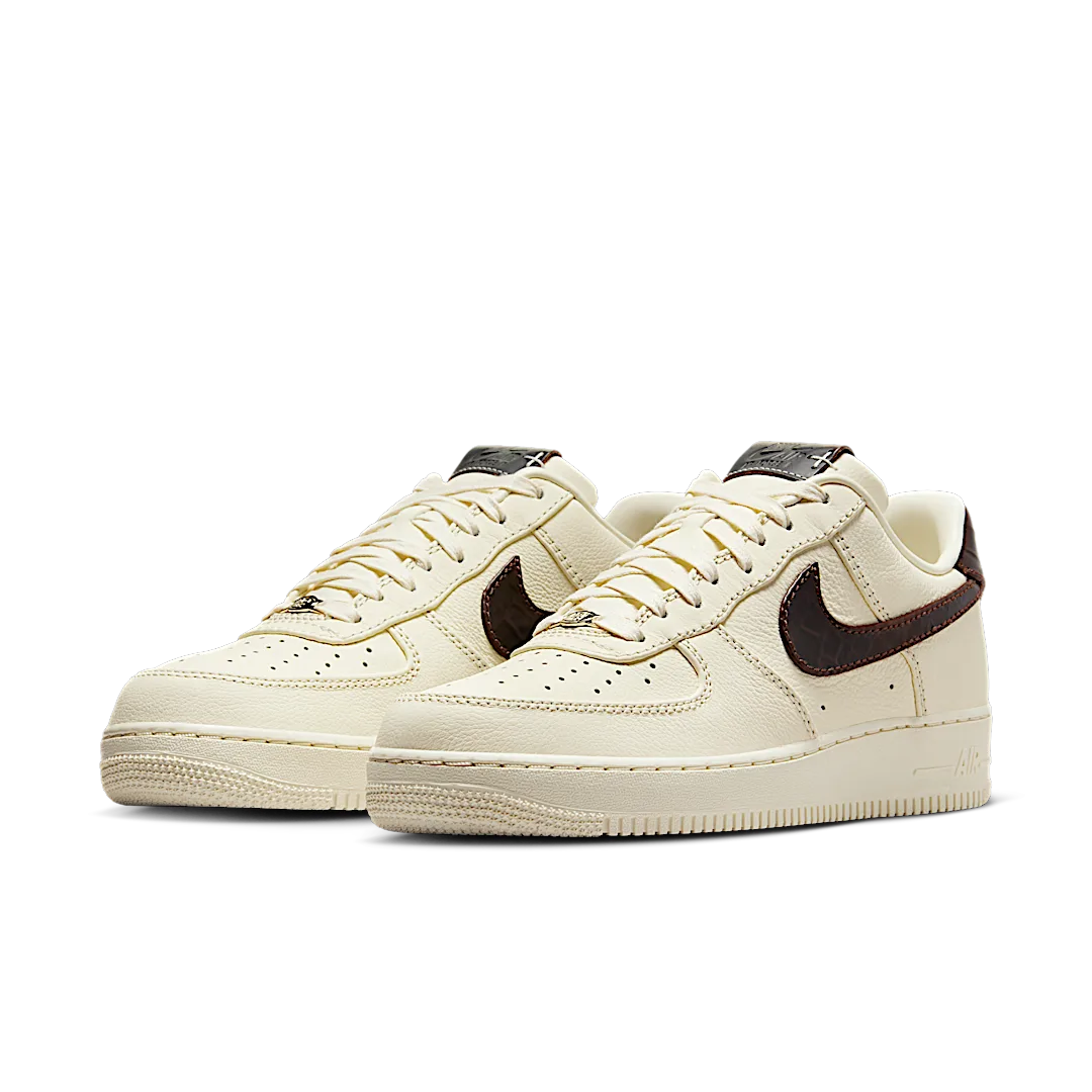 Overkicks - Nike Air Force 1 Low 07 Soft Pearl Brown Croc (IH7332-001) - vista trasera
