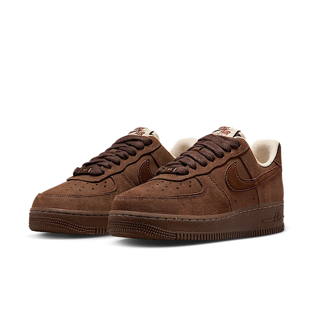Overkicks - Nike Air Force 1 Low 07 Suede Cacao Wow (FQ8901-259) - vista trasera