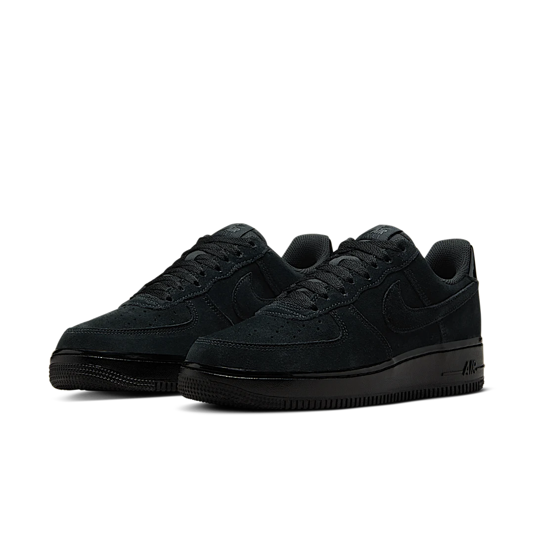 Overkicks - Nike Air Force 1 Low 07 Triple Black Suede (HM9659-001) - vista trasera