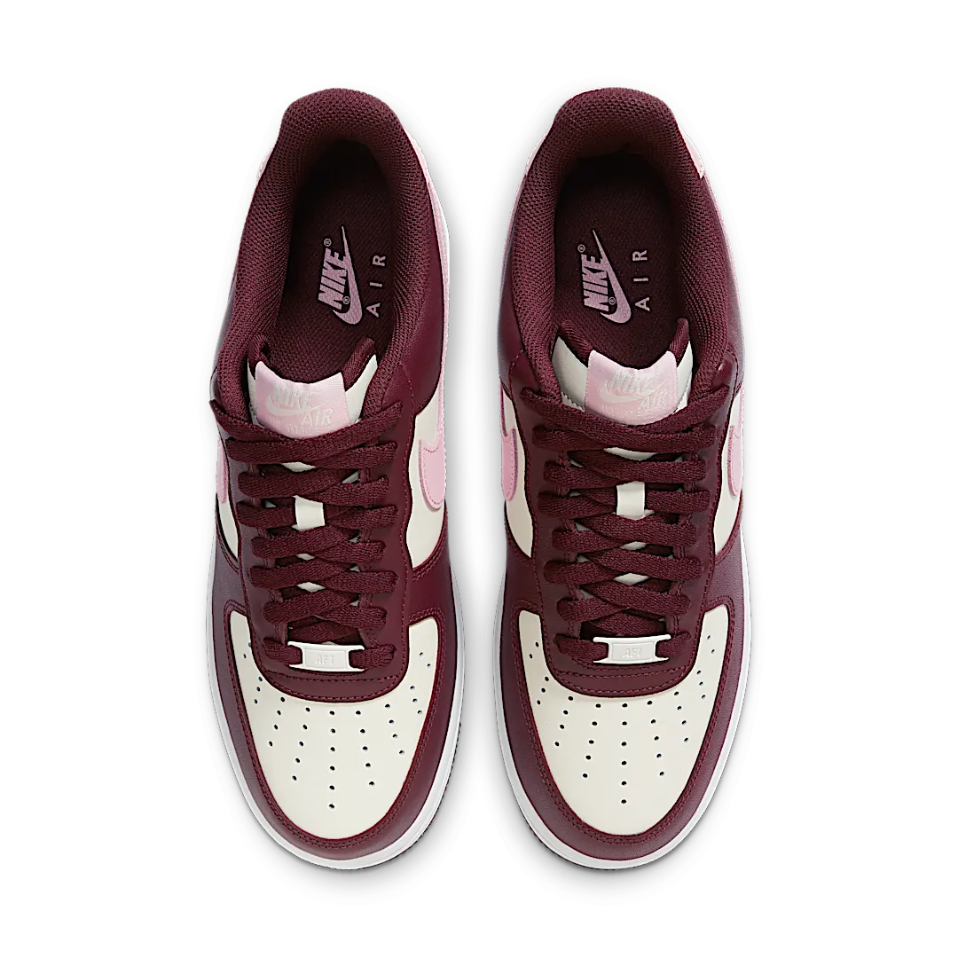 Overkicks - Nike Air Force 1 Low 07 Valentines Day (2023/2025) (FD9925-161) - par completo