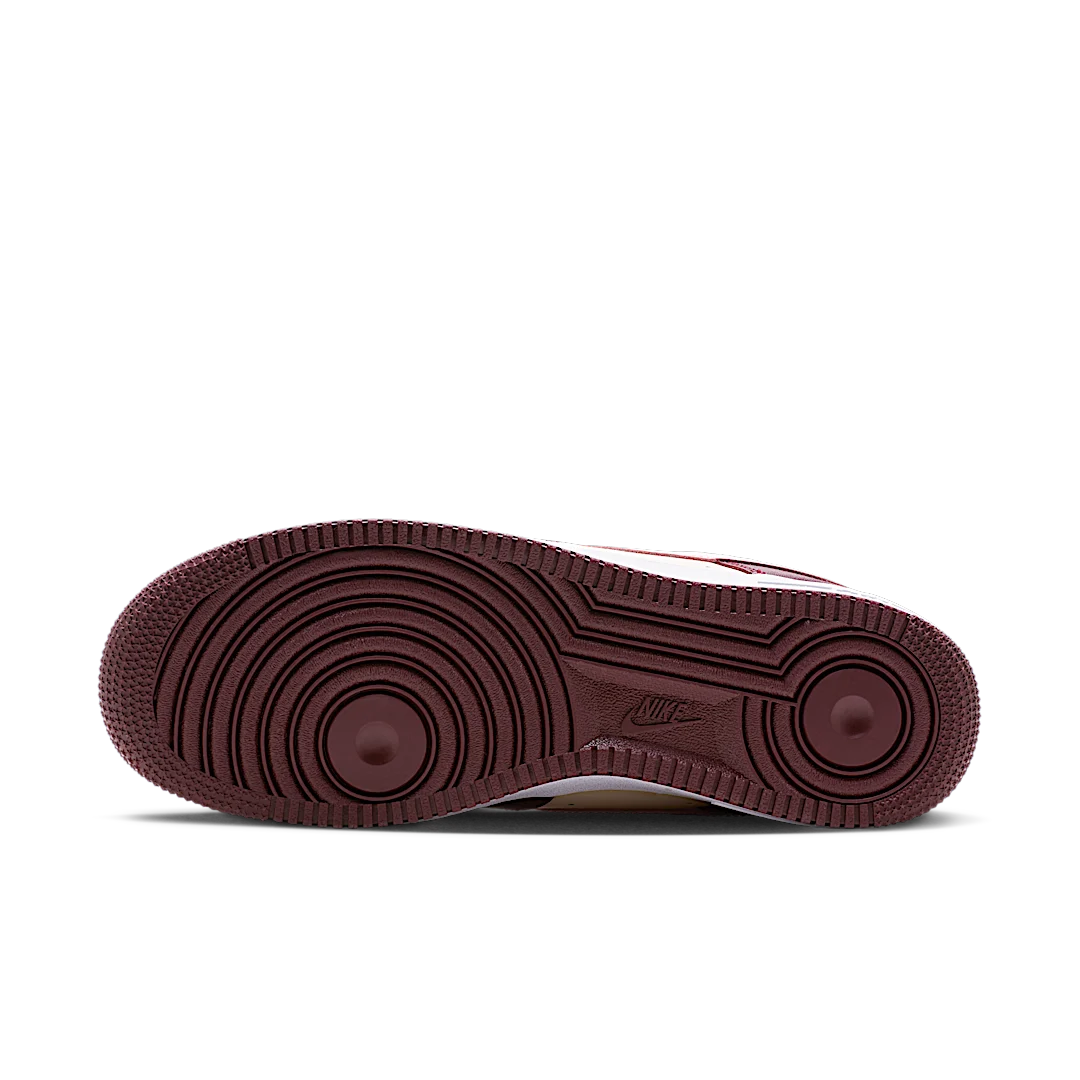 Overkicks - Nike Air Force 1 Low 07 Valentines Day (2023/2025) (FD9925-161) - detalle suela