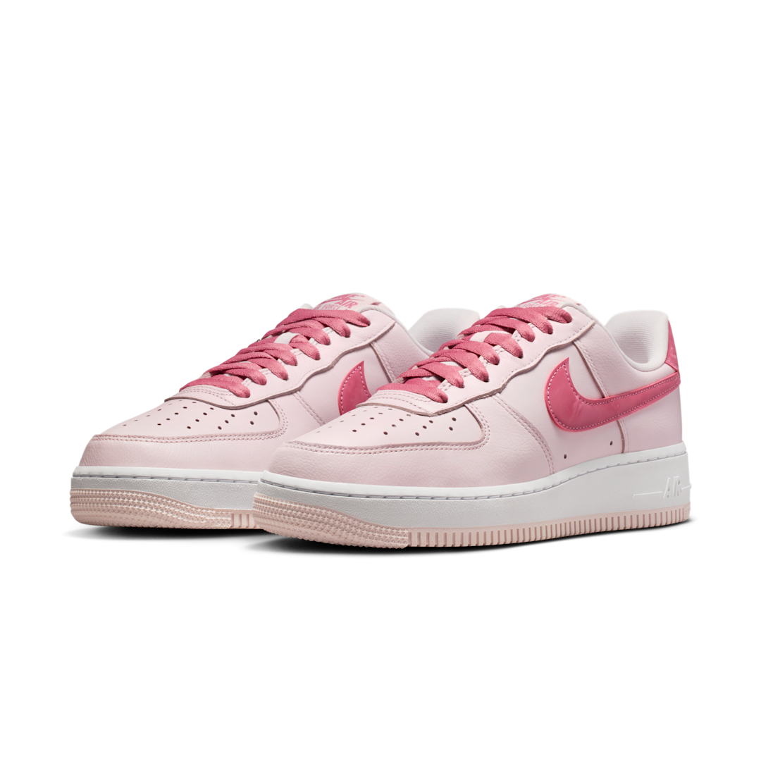 Overkicks - Nike Air Force 1 Low 07 Valentines Day (2026) (IO8755-600) - vista trasera