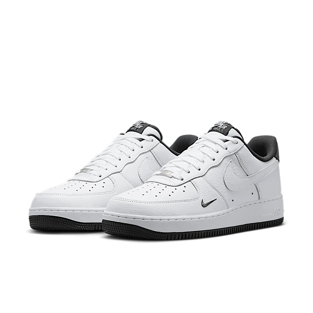 Overkicks - Nike Air Force 1 Low 07 White Anthracite Mini Swoosh (HM9483-101) - vista trasera