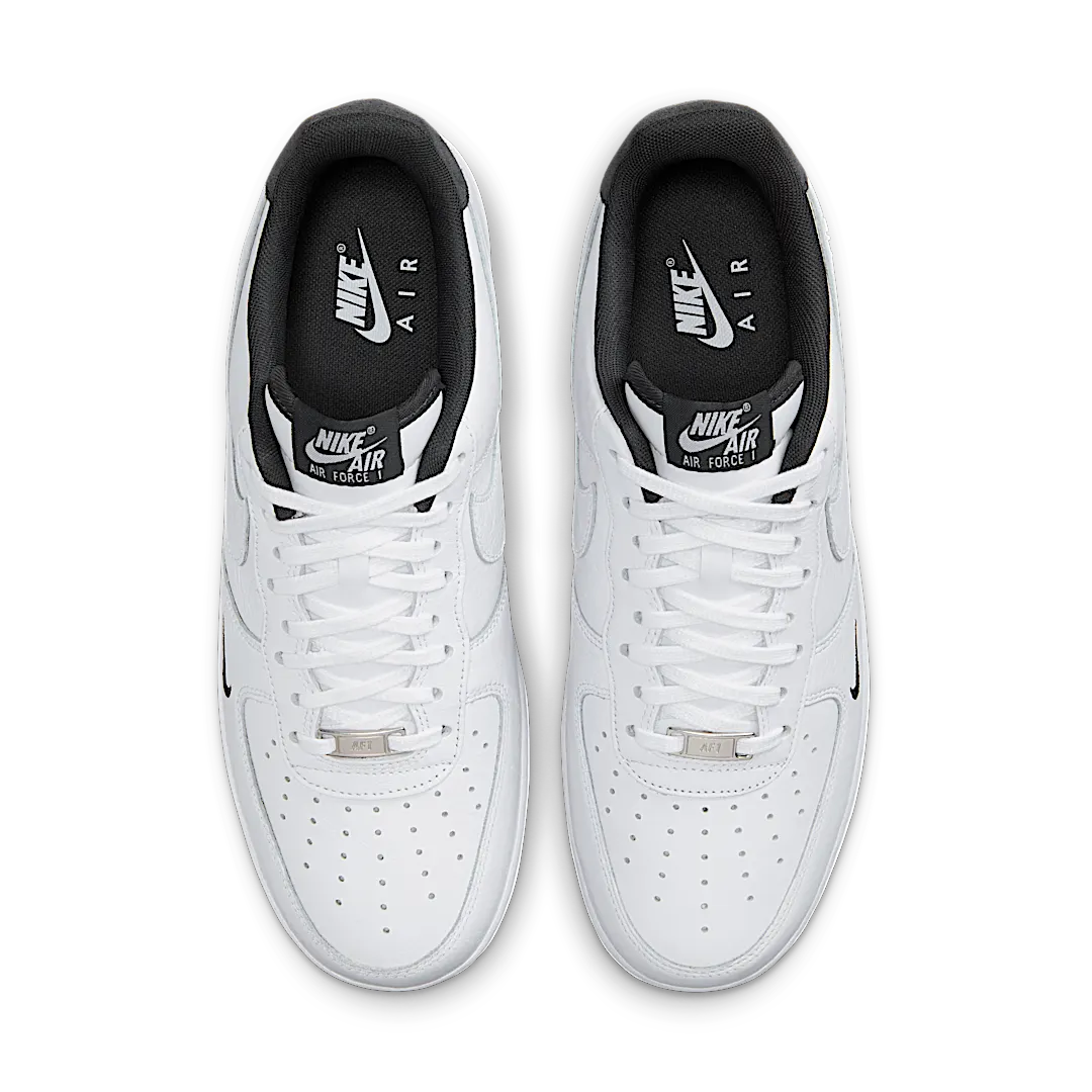 Overkicks - Nike Air Force 1 Low 07 White Anthracite Mini Swoosh (HM9483-101) - par completo