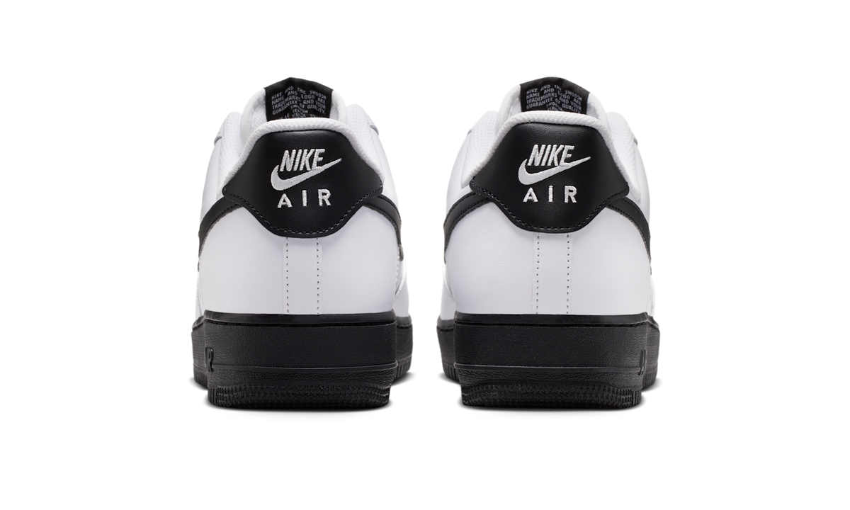 Overkicks - Nike Air Force 1 Low 07 White Black (2026) (FJ4146-129) - detalle talón