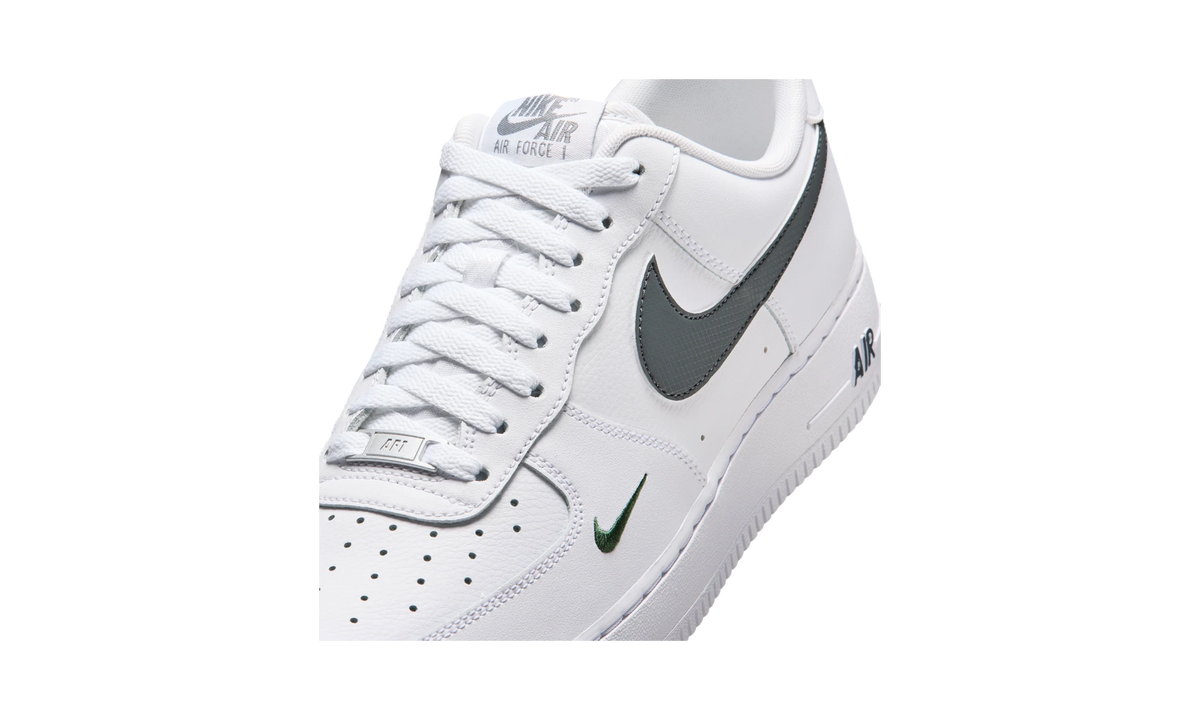 Overkicks - Nike Air Force 1 Low 07 White/Fir/Cool Grey (IX0349-100) - detalle lateral interior