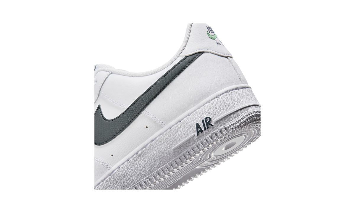 Overkicks - Nike Air Force 1 Low 07 White/Fir/Cool Grey (IX0349-100) - detalle