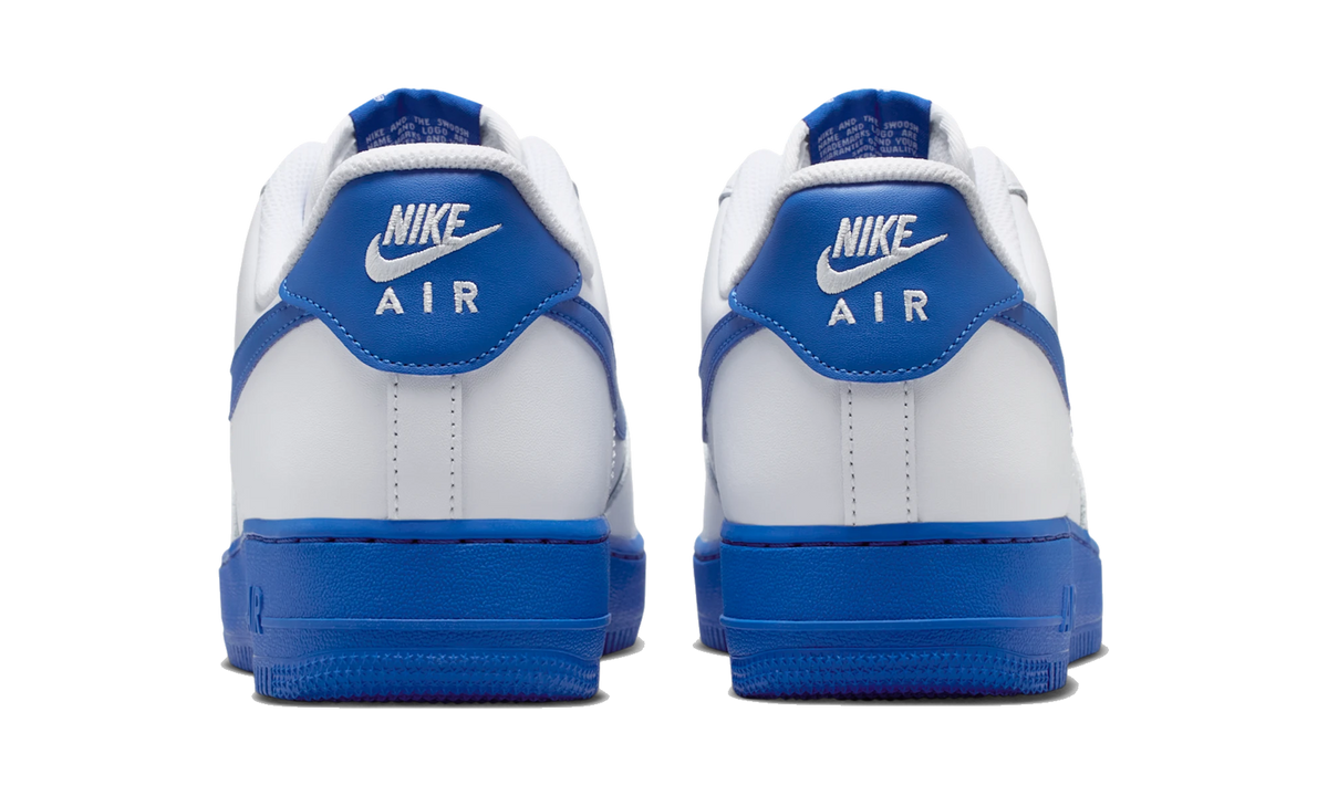 Overkicks - Nike Air Force 1 Low 07 White Game Royal (2026) (FJ4146-126) - detalle talón