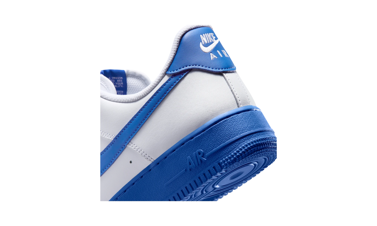 Overkicks - Nike Air Force 1 Low 07 White Game Royal (2026) (FJ4146-126) - detalle