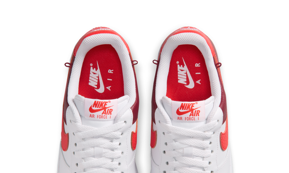Overkicks - Nike Air Force 1 Low 07 White Light Crimson Gold Charm Bracelet (IR0872-101) - vista trasera