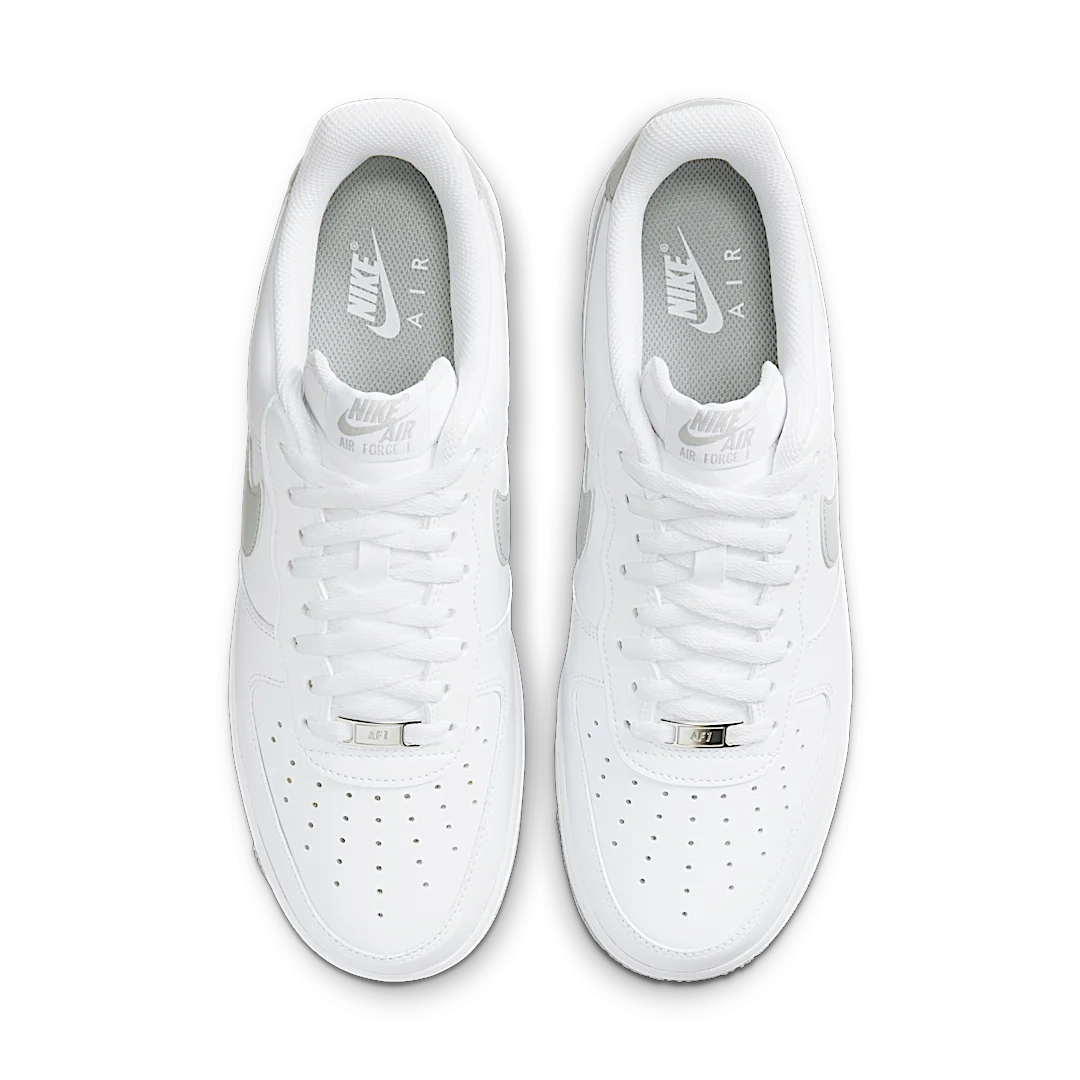 Overkicks - Nike Air Force 1 Low 07 White Light Smoke Grey (FJ4146-100) - par completo