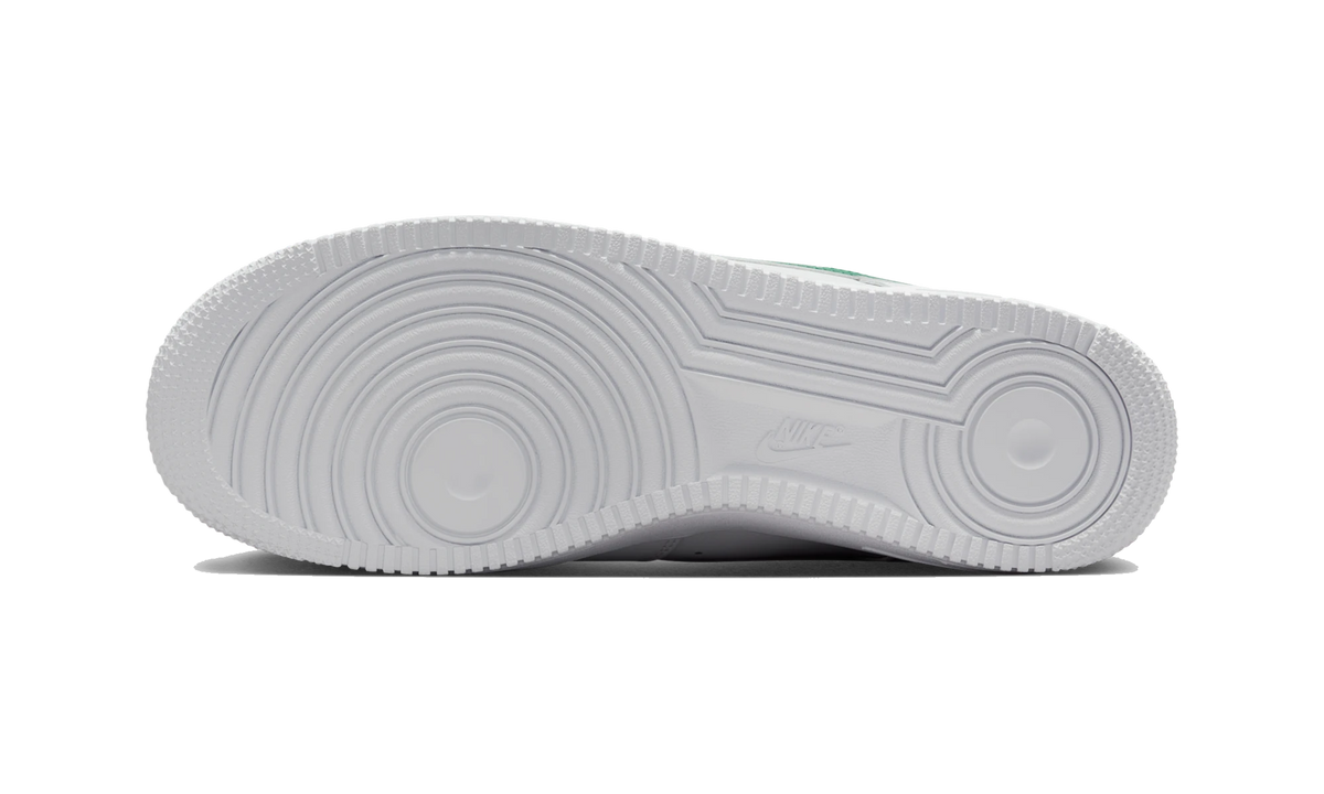 Overkicks - Nike Air Force 1 Low 07 White Malachite (2024) (FJ4146-121) - par completo