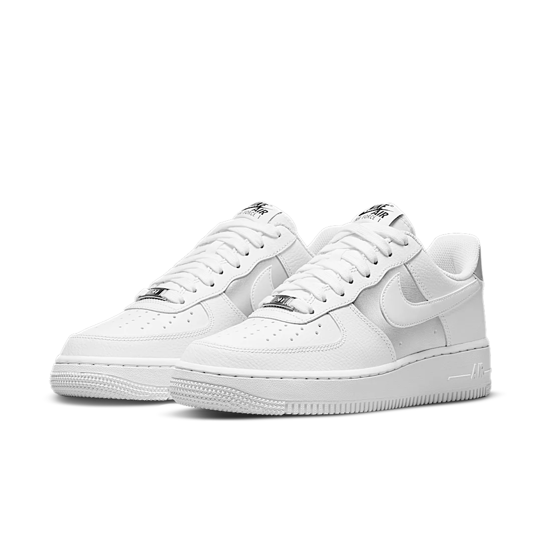 Overkicks - Nike Air Force 1 Low 07 White Metallic Silver (2022) (DD8959-104) - vista trasera