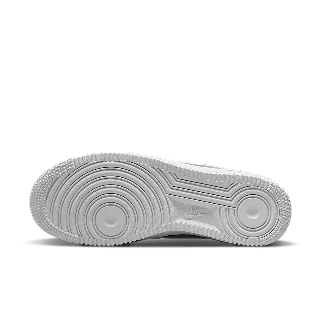 Overkicks - Nike Air Force 1 Low 07 White Metallic Silver (2022) (DD8959-104) - detalle suela