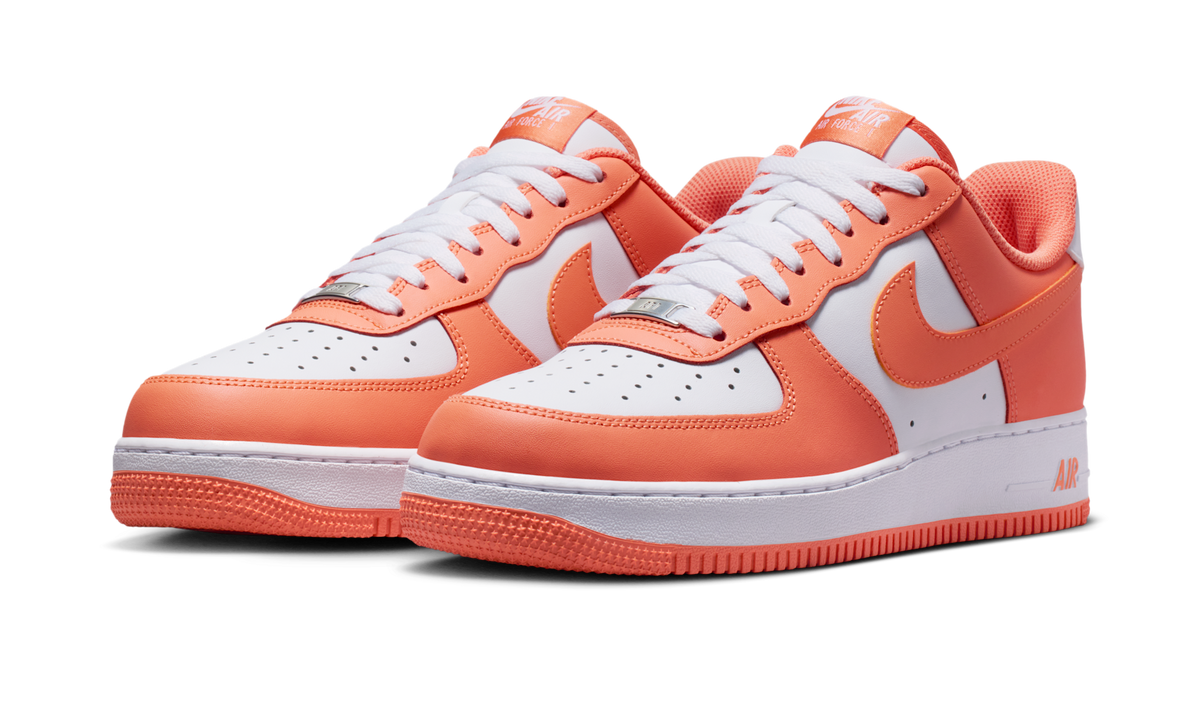 Overkicks - Nike Air Force 1 Low 07 White Orange Frost (FJ4146-127) - vista trasera
