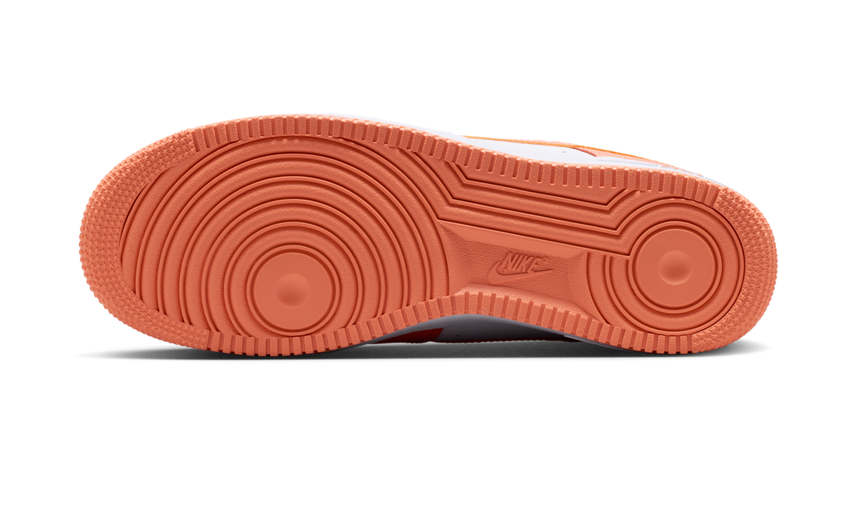 Overkicks - Nike Air Force 1 Low 07 White Orange Frost (FJ4146-127) - par completo