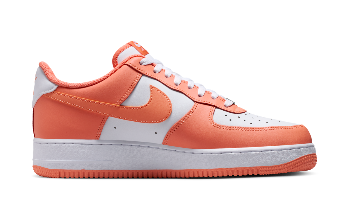 Overkicks - Nike Air Force 1 Low 07 White Orange Frost (FJ4146-127) - detalle suela