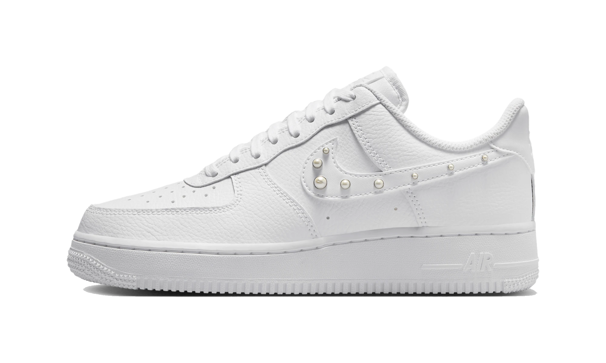 Overkicks - Nike Air Force 1 Low 07 White Pearl Swoosh (IU7557-100) - vista lateral