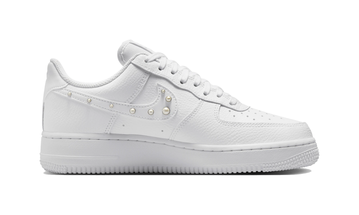 Overkicks - Nike Air Force 1 Low 07 White Pearl Swoosh (IU7557-100) - detalle suela