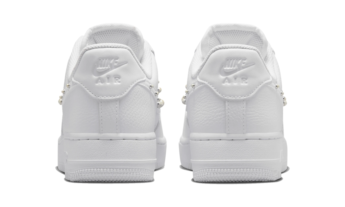 Overkicks - Nike Air Force 1 Low 07 White Pearl Swoosh (IU7557-100) - detalle talón