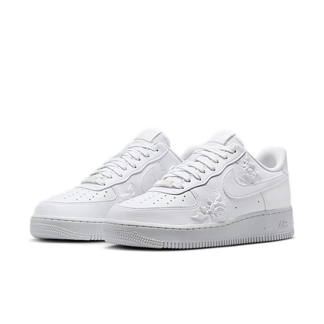 Overkicks - Nike Air Force 1 Low 07 White Roses (HF2016-100) - vista trasera