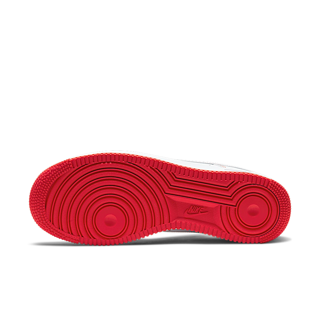 Overkicks - Nike Air Force 1 Low 07 White University Red (CV1724-100) - detalle suela