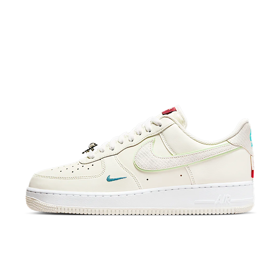 Overkicks - Nike Air Force 1 Low 07 Year of the Dragon (2024) (FZ5052-131) - vista lateral