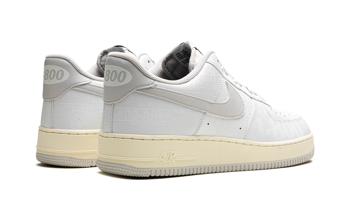 Overkicks - Nike Air Force 1 Low 1-800 (CJ1631-100) - par completo