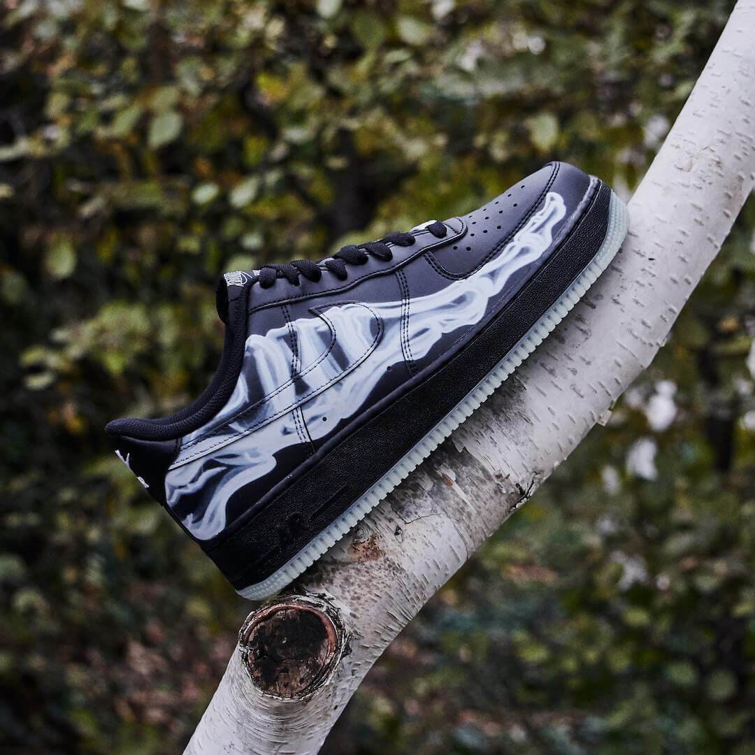Overkicks - Nike Air Force 1 Low Black Skeleton Halloween (2019) (BQ7541-001) - detalle talón