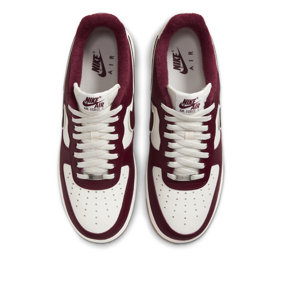Overkicks - Nike Air Force 1 Low College Pack Night Maroon (DQ7659-102) - vista trasera