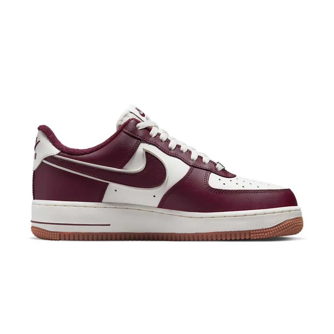 Overkicks - Nike Air Force 1 Low College Pack Night Maroon (DQ7659-102) - par completo