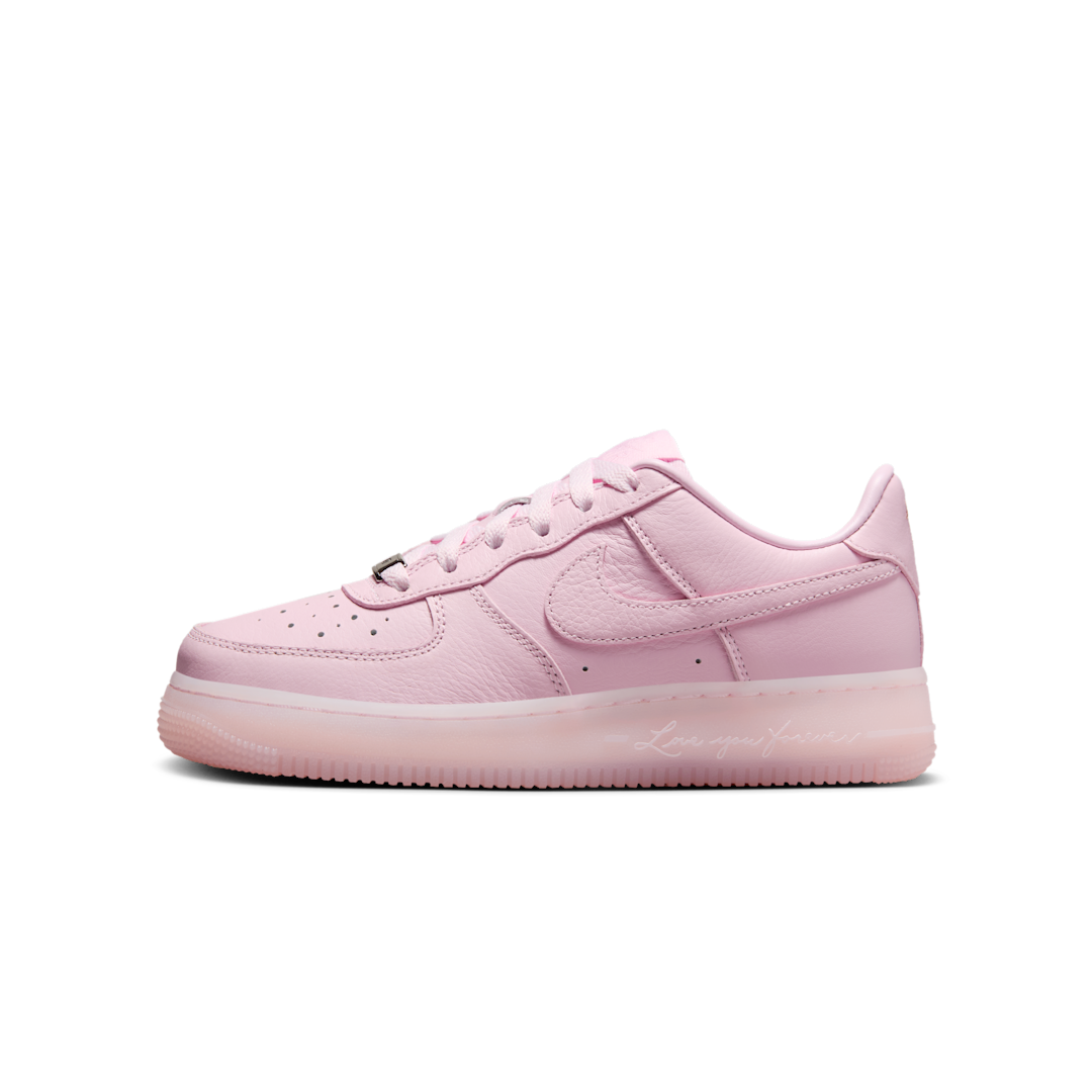 Overkicks - Nike Air Force 1 Low Drake NOCTA Certified Lover Boy Pink Foam (GS) (HQ1772-600) - vista lateral
