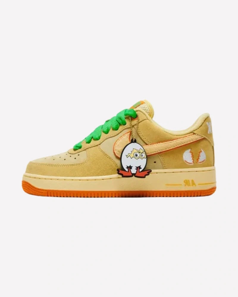 Overkicks - Nike Air Force 1 Low Ducks of a Feather University of Oregon Duck or Egg (IU7612-700) - vista lateral