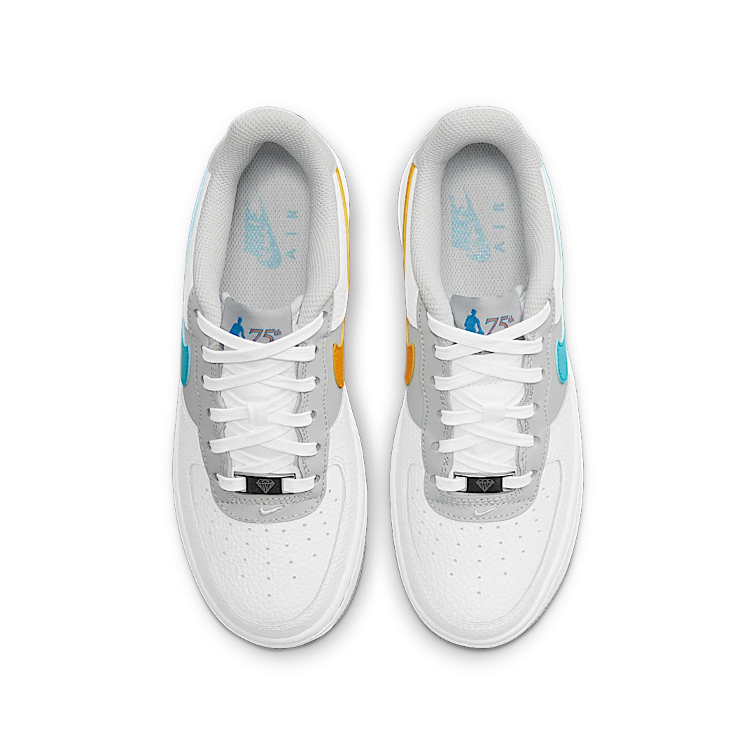 Overkicks - Nike Air Force 1 Low EMB NBA 75th Anniversary Fiesta (DJ9993-100) - par completo