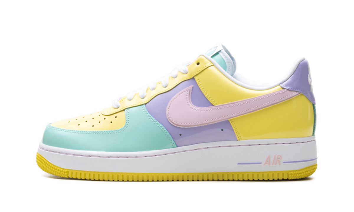 Overkicks - Nike Air Force 1 Low Easter (2026) (IQ9706-701) - vista lateral