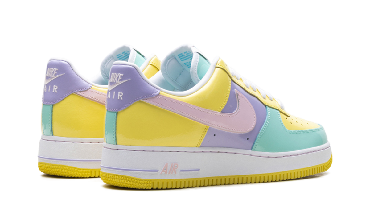 Overkicks - Nike Air Force 1 Low Easter (2026) (IQ9706-701) - par completo