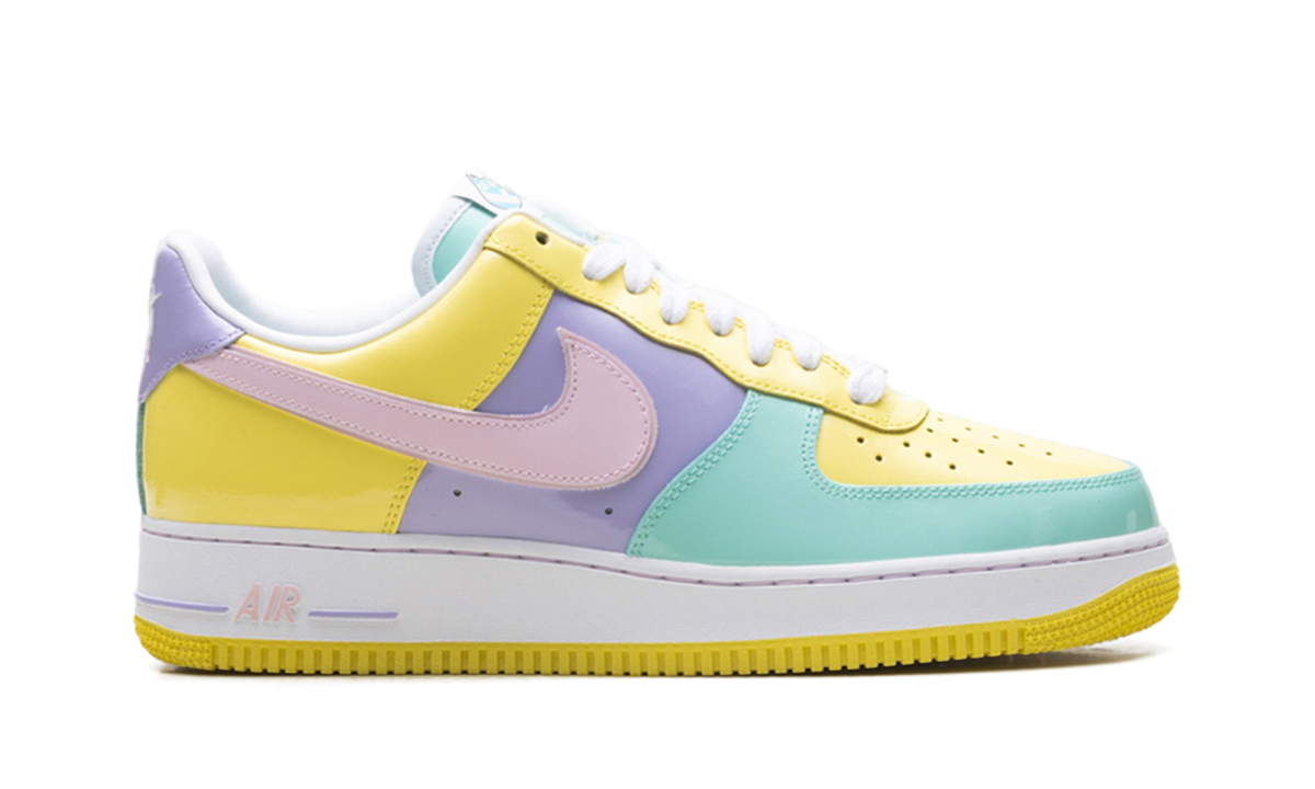 Overkicks - Nike Air Force 1 Low Easter (2026) (IQ9706-701) - detalle talón