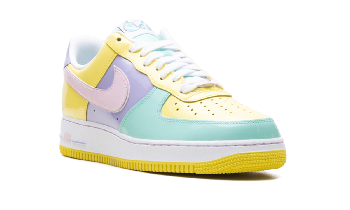 Overkicks - Nike Air Force 1 Low Easter (2026) (IQ9706-701) - detalle lateral interior