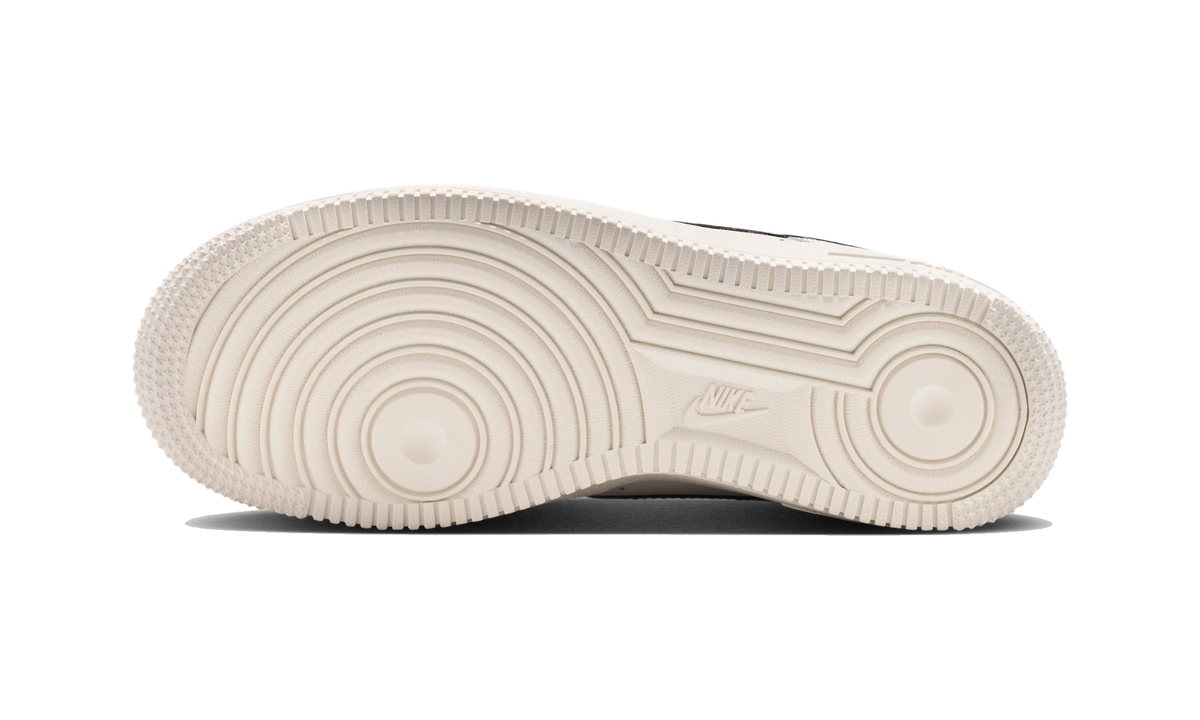 Overkicks - Nike Air Force 1 Low Essential+ Phantom Black (IO7958-001) - par completo