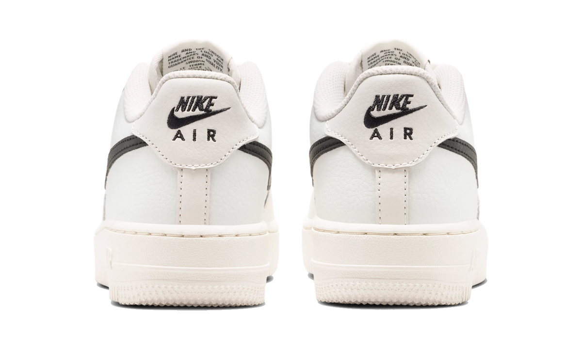 Overkicks - Nike Air Force 1 Low Essential+ Phantom Black (IO7958-001) - detalle talón