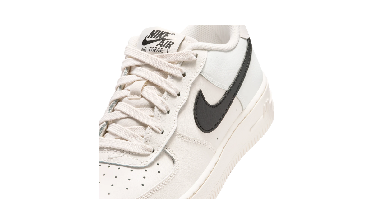 Overkicks - Nike Air Force 1 Low Essential+ Phantom Black (IO7958-001) - detalle lateral interior