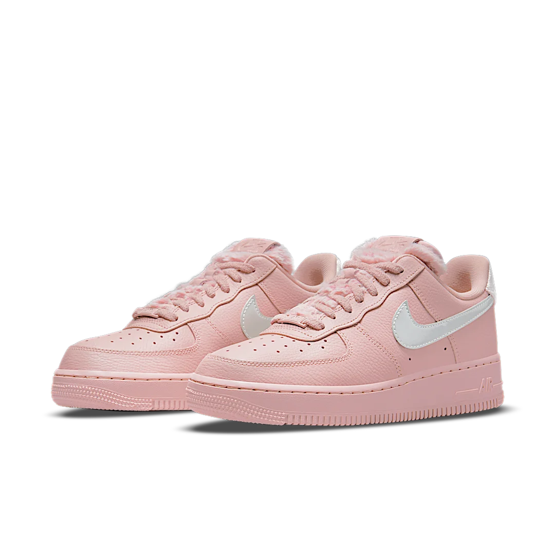 Overkicks - Nike Air Force 1 Low Faux Sherpa Fur (DO6724-601) - vista trasera