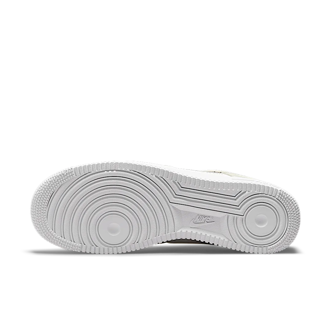 Overkicks - Nike Air Force 1 Low First Use Light Sail Red (DB3597-100) - detalle suela