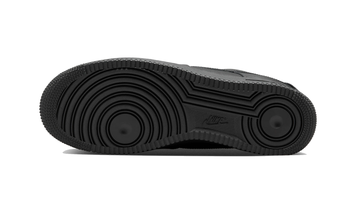 Overkicks - Nike Air Force 1 Low Flyease Triple Black (FD1146-001) - par completo