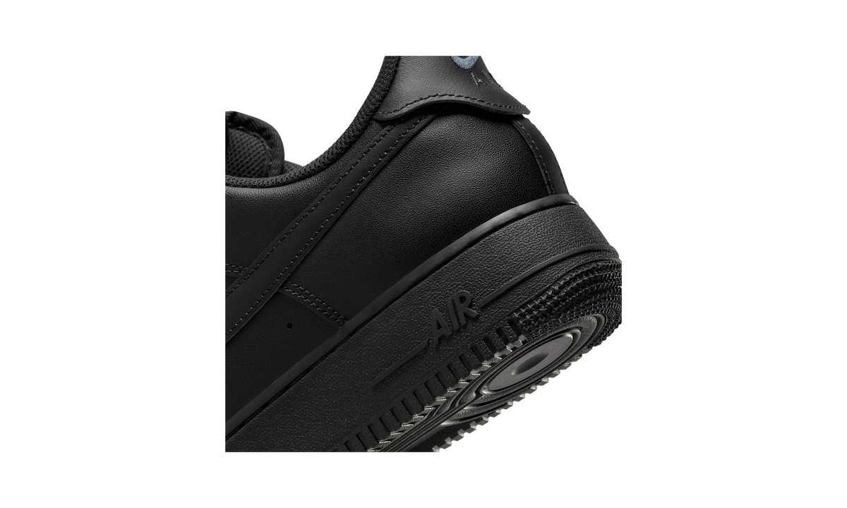 Overkicks - Nike Air Force 1 Low Flyease Triple Black (FD1146-001) - detalle