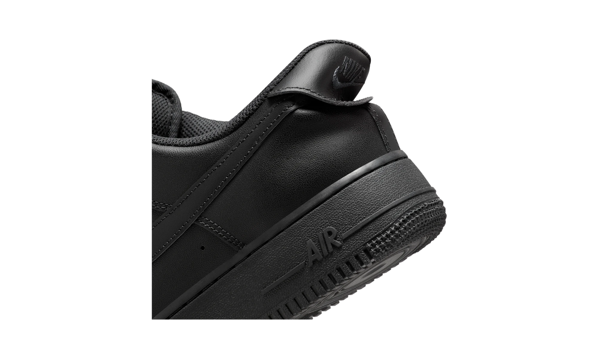 Overkicks - Nike Air Force 1 Low Flyease Triple Black (FD1146-001) - detalle