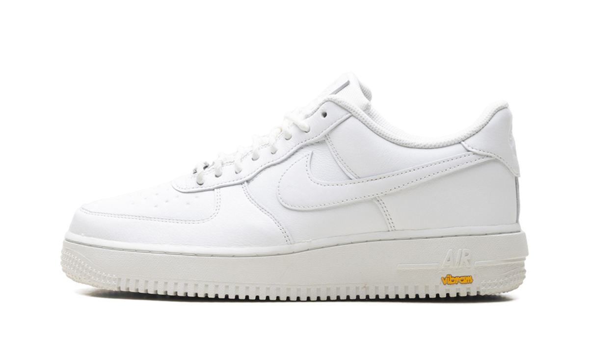 Overkicks - Nike Air Force 1 Low Gore-Tex Vibram Summit White (HV5953-100) - vista lateral